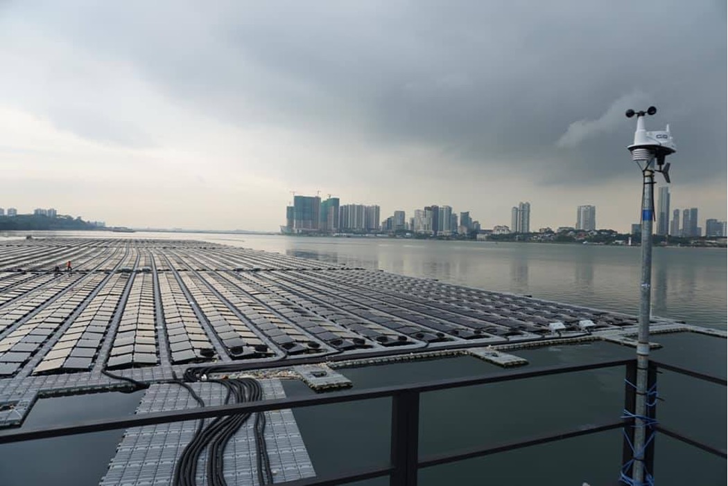 Sea-based Floating Solar PV system by Sunseap